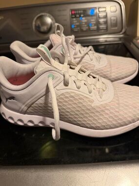 Puma Women's Lightweight White Athletic Sneakers - Mesh Comfort